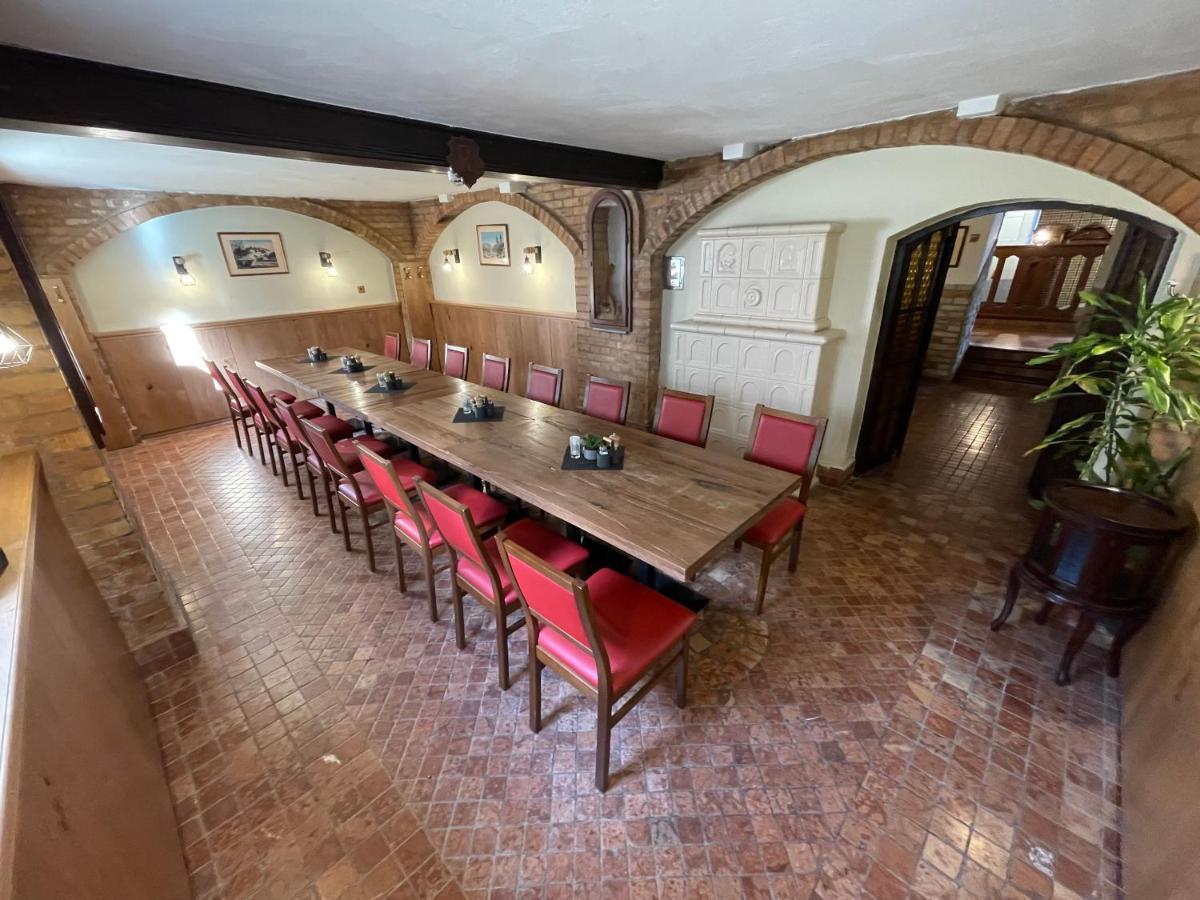 Revesz Hotel, Restaurant And Rosa Spa Győr Buitenkant foto